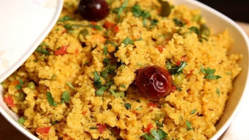 Khichdi Recipe: જો તમારે કંઈક હળવું ખાવાનું મન થાય તો તરત જ કાઠિયાવાડી ખીચડી બનાવો, આંગળ ચાટતા રહી જશો